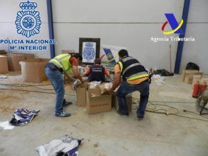 Desarticulada una organización dedicada a la producción de tabaco de contrabando.