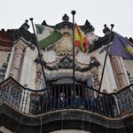 izada banderas